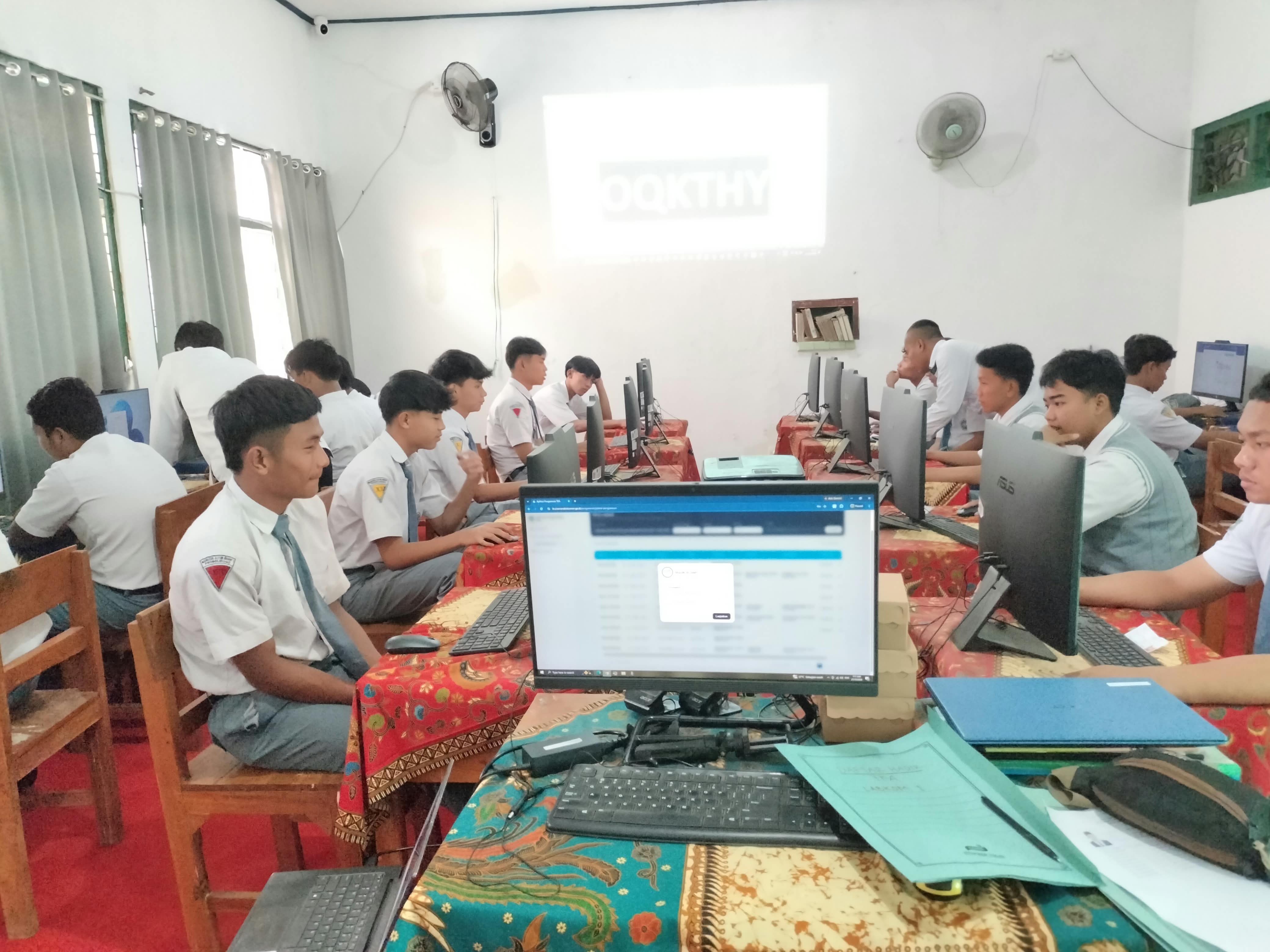 Lanjutkan Perjuangan, Siswa MAN 1 Probolinggo Ikuti TKA Hari Kedua dengan lancar